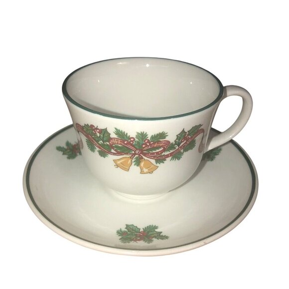 JOHNSON BROTHERS "Victorian Christmas" Set 3 Plate Saucer Cup Dinnerware England - Picture 2 of 5